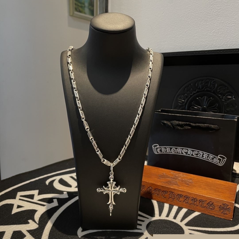 Ch**me He**ts necklaces